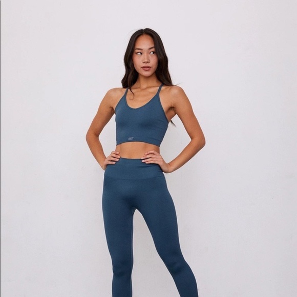 SET Active Neptune Ribbed V and Leggings Sz Small